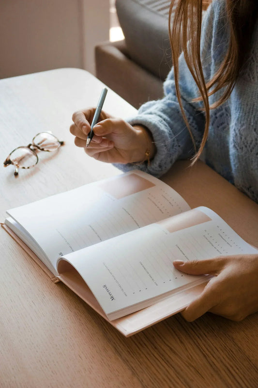 How to Calculate Ovulation and Recognize Ovulation Discharge: A Complete Fertility Guide